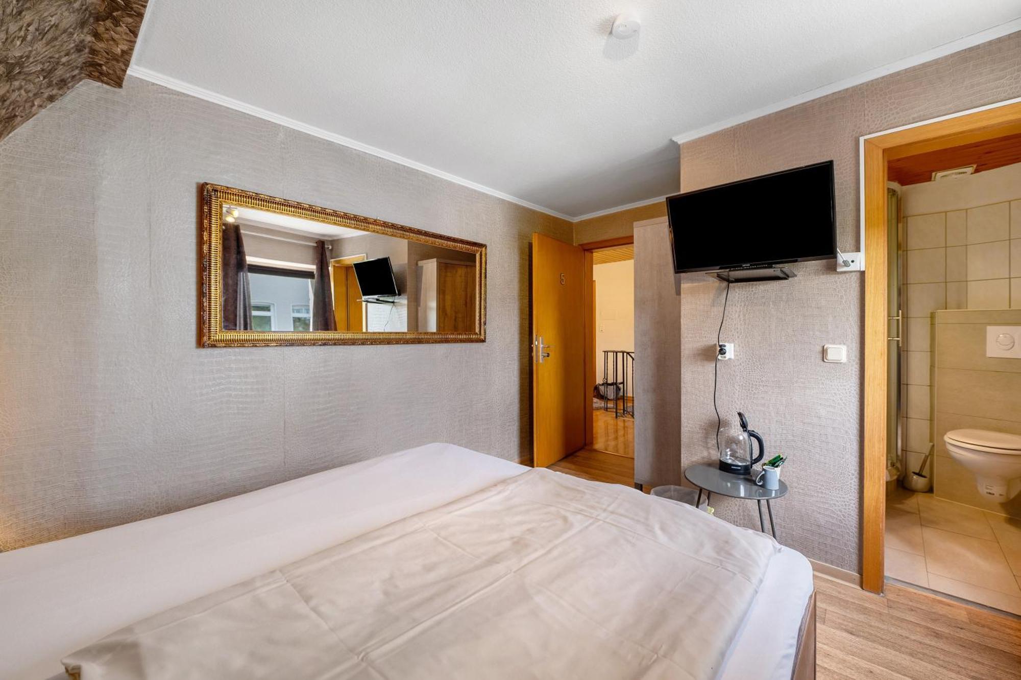 Bed And Breakfast St Wendel Pruem Bagian luar foto